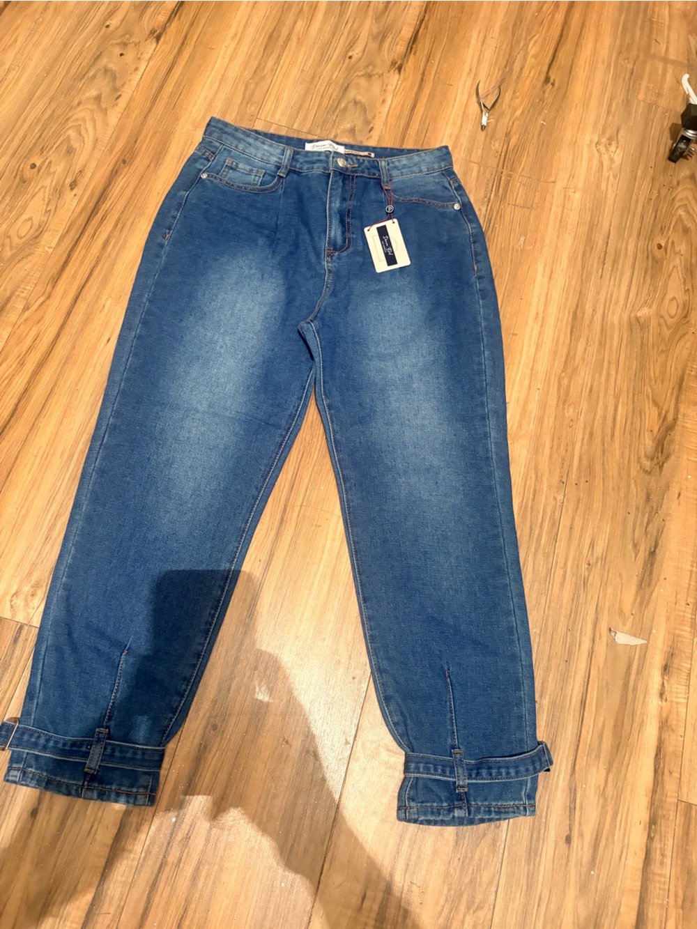High-Rise Women's Jeans in Medium Blue Wash